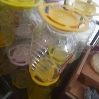 تعدادی دبه ترشی