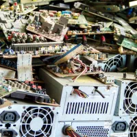 ضایعات ماینر ها کیس ها قدیمی مانیتور ها سایر قطعات