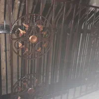 حفاظ درب اکاردونی نرده چهارچوب شاخ گوزنی جوشکار|خدمات پیشه و مهارت|کرج, کرج نو|دیوار