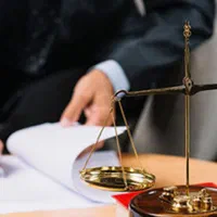 وکیل دادگستری و مشاور حقوقی