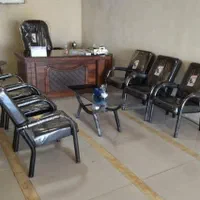 میز مدیریت + صندلی انتظار + کارمندی
