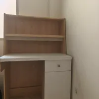 میزتحریر و کتابخانه