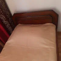 تخت خواب تمام چوب خوب قهوه ای رنگ|تخت و سرویس خواب|تهران, دزاشیب|دیوار