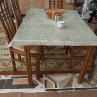 میز نهارخوری چوبی چهار نفره به فروش میرسد