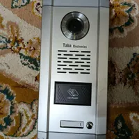 آیفون بیرون در