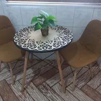 میز ناهار خوری دو نفره سالم و تعدادی وسایل منزل
