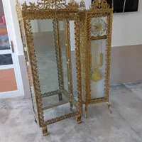 ساعت و ویترین طلایی