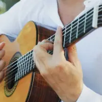 آموزش گیتار در منزل هنرجو