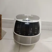 تعدادی لوازم برقی از تازه عروس به فروش می رود