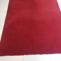 موکت رنگ اناری کاملا سالم