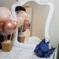 آینه با قاب سفید