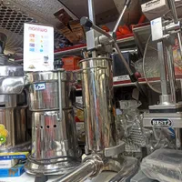 سوسیس پر کن. ایستاده دستی