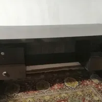 میز اداری و کامپیوتر