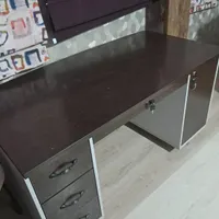 میز تحریر واداری وکامپیوتر