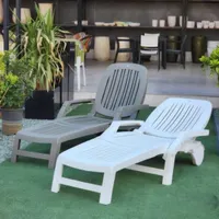 تخت استخری و تخت کنار استخر آفتاب گیر ساحل و دریا
