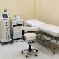 تخت لیزر مدل پایه هلالی طرح ماساژ و معاینه