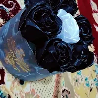 گل ربانی و یک عدد شاخه گل طلق رنگی