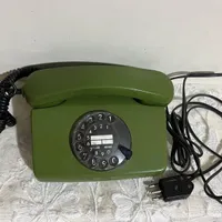 تلفن رومیزی قدیمی