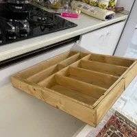 جا قاشقی چوبی|آب‌چکان و نظم‌دهنده ظروف|تهران, نیروی هوایی (پیروزی)|دیوار