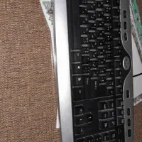 کامپیوتر و میز