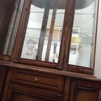 یک ویترین  کارکرده پایین ۳ تا در بایک کشو