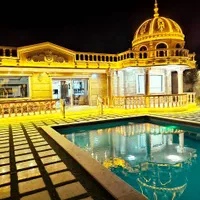 عمارت مجلل با 2 استخر و 3 خواب کد 90