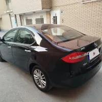 جک J5 اتوماتیک 1800cc، مدل ۱۳۹۵
