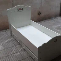 تخت نوزاد و نوجوان|تخت و صندلی بچه|تهران, خواجه نظام الملک|دیوار