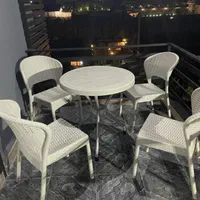 صندلی پلاستیکی رنگارنگ