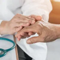 ویزیت پزشک و خدمات پرستاری در منزل