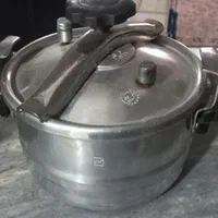زودپز  قابلمه ای  ۶ نفره   استاندارد  و  عالی|ظروف پخت‌وپز|تهران, بهاران|دیوار