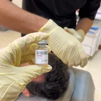 درمان تخصصی ریزش مو در کلینیک زیبایی راویس|خدمات آرایشگری و زیبایی|کاشان, رجایی|دیوار