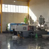 فنی کار وکارگر ساده تزریق پلاستیک