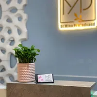مطب دکترمینا پولادوند*پوست مو،زیبایی و لیزر کندلا*|خدمات آرایشگری و زیبایی|دورود, |دیوار