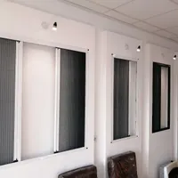 توری پلیسه ای ضد حشرات پشت پنجره