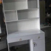 میزتحریر کتابخانه دار