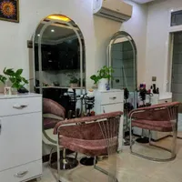دکور آرایشگاه ،آینه آرایشگاه ، میز ناخن، تخت تتو|آرایشگاه و سالن‌های زیبایی|اصفهان, لاله|دیوار