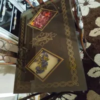 میز نهار خوری با چهار تا صندلی