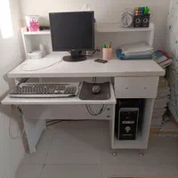 کامپیوتر با تمام وسایلش
