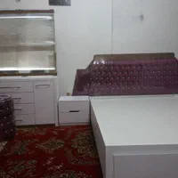 تخت و پاتختی به همراه میز آرایش