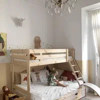 تخت دو طبقه نوجوان روسی