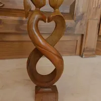 مجسمه چوبی