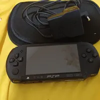 کنسول بازی همراه psp(پلی استیشن ۲)