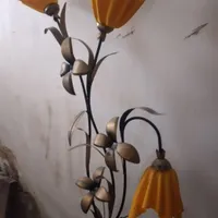 آباژور ایستاده