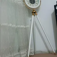 ساعت سه پایه ایستاده