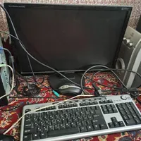 کامپیوتر همراه با میز و کابل|رایانه همراه|تهران, نازی‌آباد|دیوار