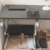 میز تحریر و کامپیوتر