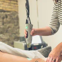 استخدام و آموزش حرفه‌ای اپراتور لیزر الکساندرایت