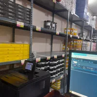 کمک انباردار آقا پخش آرایشی و بهداشتی