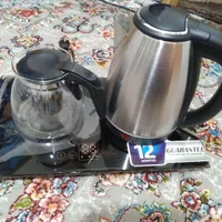 کتری استیل و قوری شیشه ای کنار همی صفحه تماس لمسی|سماور، چای‌ساز، قهوه‌ساز|کرمان, |دیوار